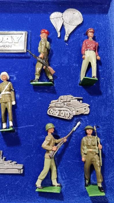 Britains Toy Soldier Set 8831 D-Day Landings Perfect Condition