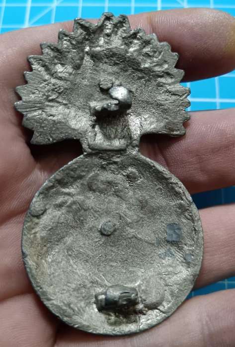 ROYAL SCOTS FUSILIERS GLENGARRY BADGE ( Cast )