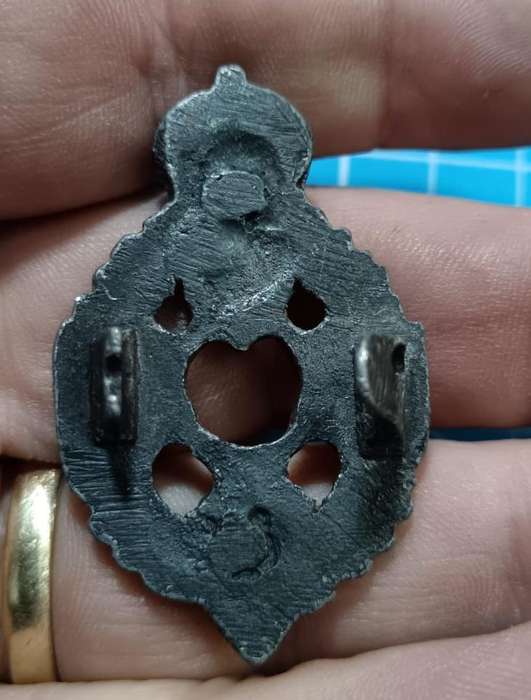 Royal Mechanical And Electrical Engineers REME WW2 Plastic Economy Cap Badge