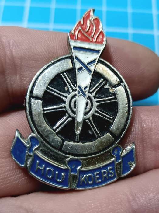 South African Voortekkers Cap/Collar Badge