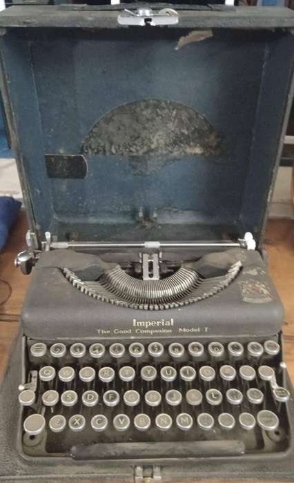 Imperial Model T Portable Typewriter
