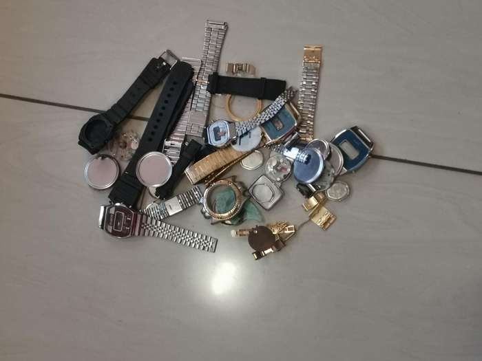 180 1990s new old stock quartz watches