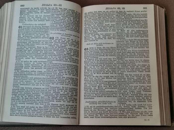 Vintage 1923 Dutch bijble in excellent condition