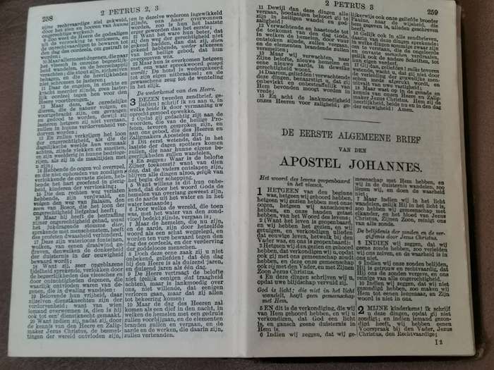 Vintage 1923 Dutch bijble in excellent condition