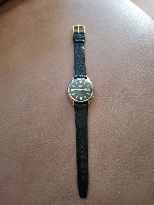 Vintage seiko 5 automatic mechanical watch