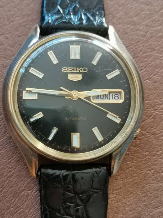 Vintage seiko 5 automatic mechanical watch