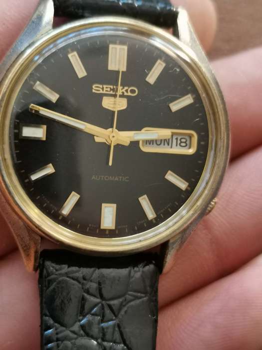 Vintage seiko 5 automatic mechanical watch