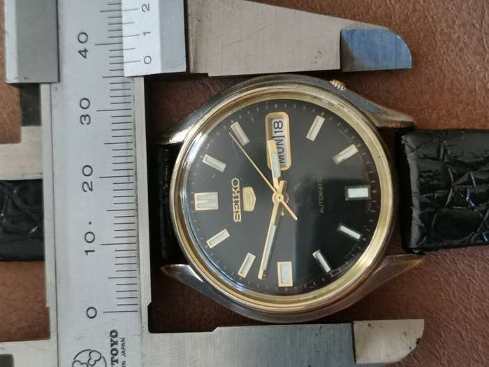 Vintage seiko 5 automatic mechanical watch