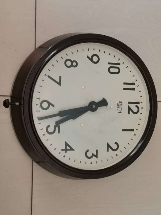 Vintage 1940s Smiths sectric large oversize railway station clock in amazing working condition