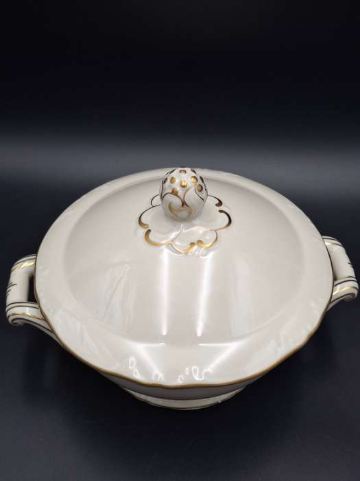 Vintage Porsgrunn Norge - 33 piece dinnerware in ivory with gold trim - designer Nora Gunderson