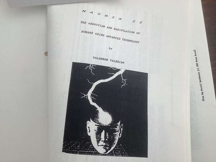 Aliens amongst us - Matrix 3 by renowned researcher, Valerian Valdamar. Softcover/boards. V.G.