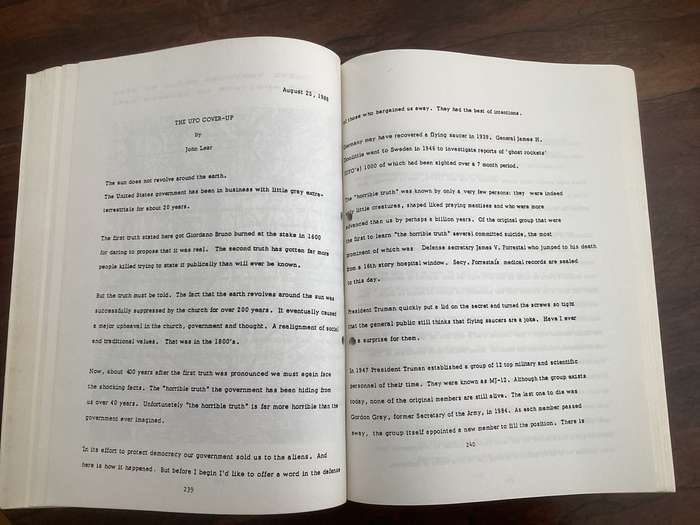 Aliens amongst us - Matrix 3 by renowned researcher, Valerian Valdamar. Softcover/boards. V.G.