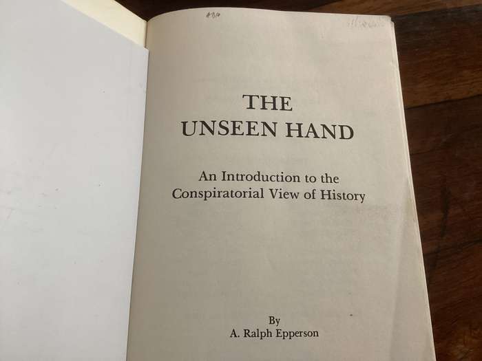 THE UNSEEN HAND. The Conspiratorial View of History. Paperback in a Good + condition.