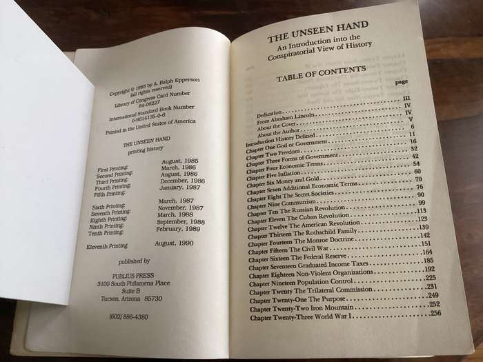 THE UNSEEN HAND. The Conspiratorial View of History. Paperback in a Good + condition.