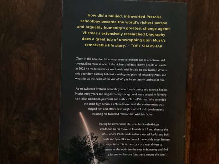 ELON MUSK Risking it all (2022), by Michael Vlismas. Paperback in V Good condition.