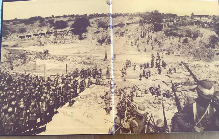 THE BOER WAR. First SA edition, illustrated. By Thomas Packenham. Hardcover, large format.