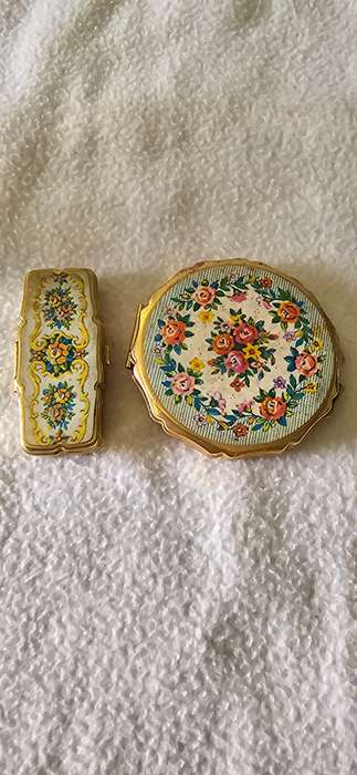 2 PIECE VINTAGE POWDER CASE AND PILL BOX