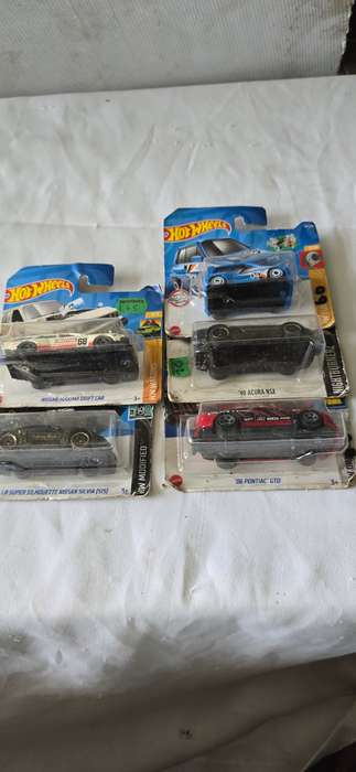 SET OF 5 HOT WHEELS MODEL CARS