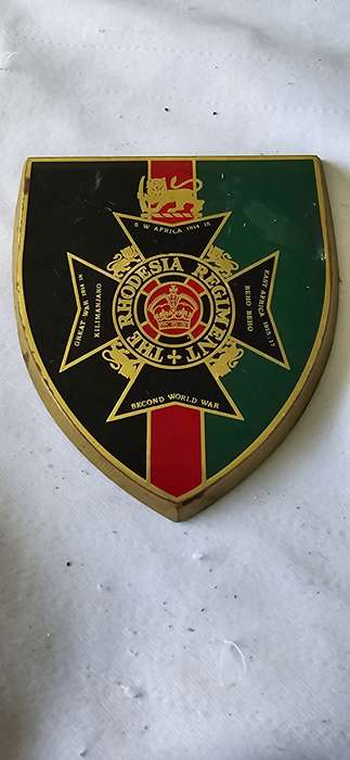 THE RHODESIA REGIMENT SECOND WORLD WAR METAL ON WOOD PLAGUE