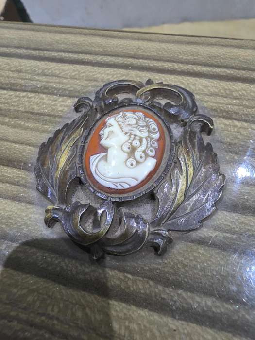 Vintage Wind Up Wooden Jewelry Box - Cameo Lady Embossed