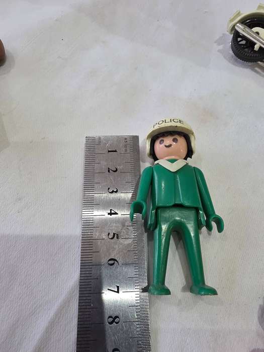 12 PIECE VINTAGE GEOBRA 1974 MINI FIGURES