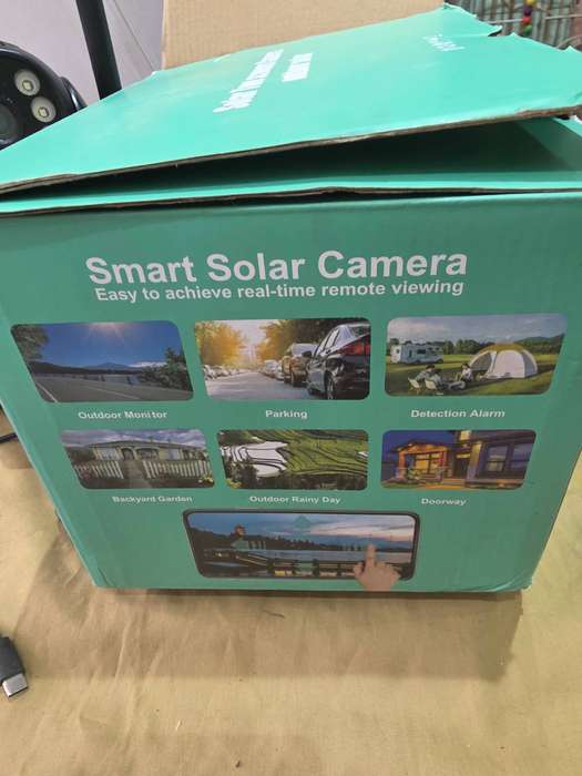 2 SCREEN OUTDOOR SOLAR CAMERA