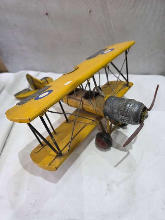 BRITISH K3215 BI-PLANE BRITISH WW1 MILITARY YELLOW METAL AIRPLANE