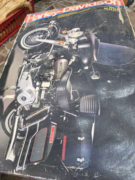 HARLEY DAVIDSON BIG SCALE FLH CLASSIC TO BUILD(1/6TH SCALE)UNBUILT