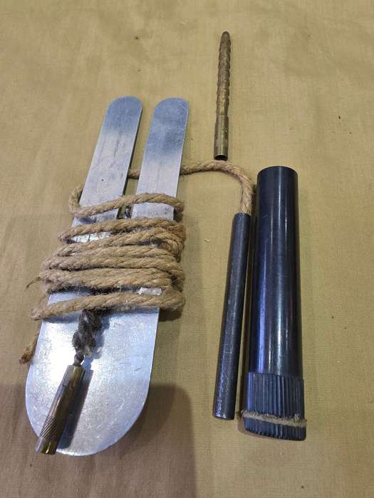 JOBLOT VINTAGE GUN CLEANERS