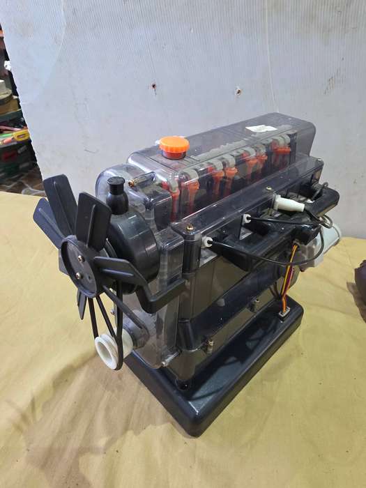 BATTERY OPERATED LIGHT UP COMBUSION ENGINE MODEL(WORKS) UNUSED CONDITION
