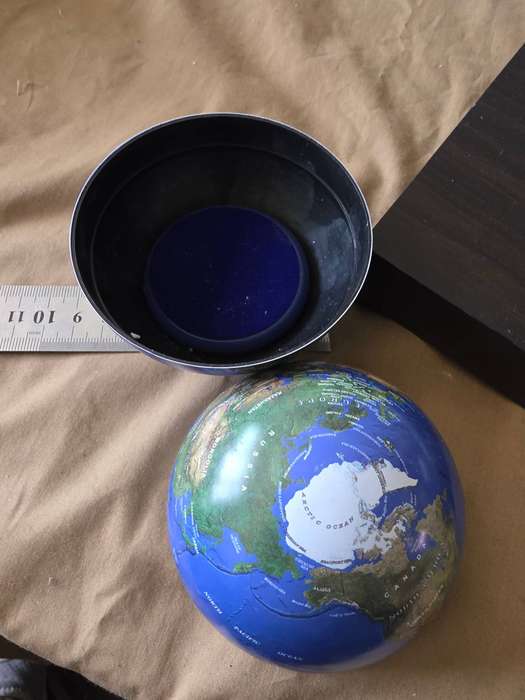 MAGNETIC GLOBE