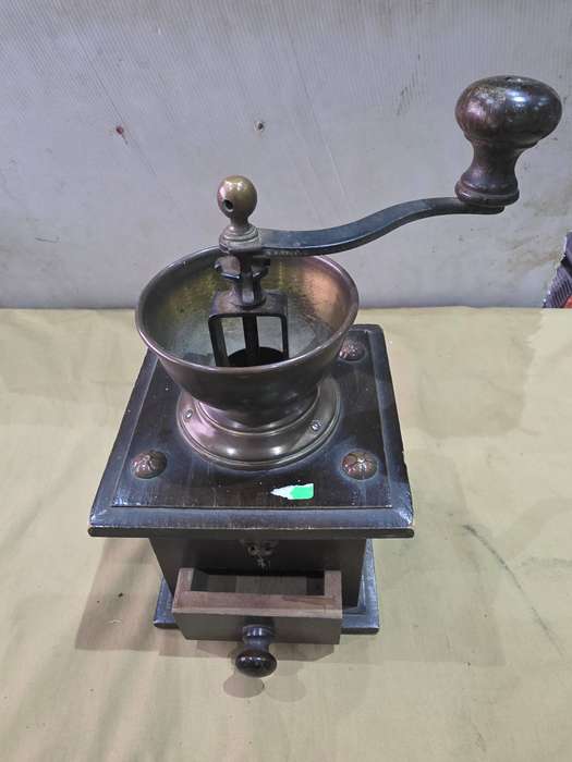 VINTAGE SOLID WOOD COFFEE MILL WITH DRAWER?LARGE SIZE)