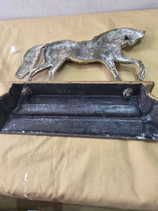 VINTAGE BRASS HORSE ON METAL FRAME(28 x 26cm)