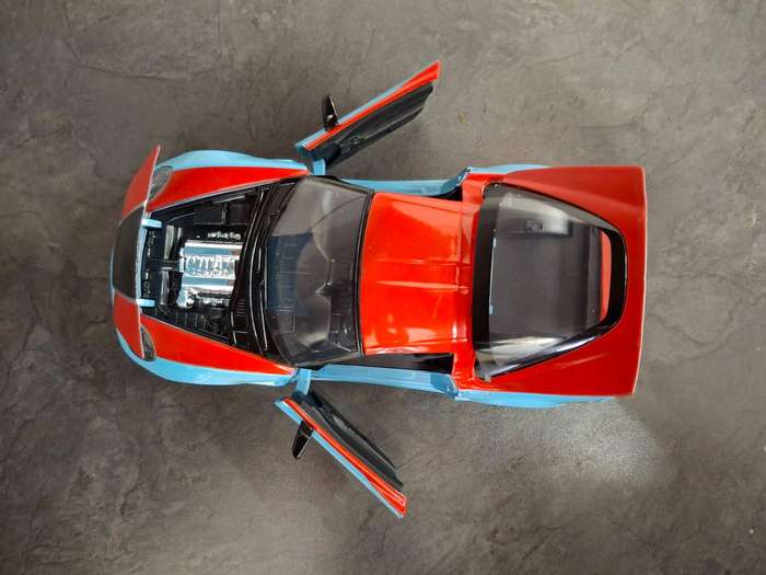 Jada 1:24 Chevrolet Corvette 2006 with Free Figurine