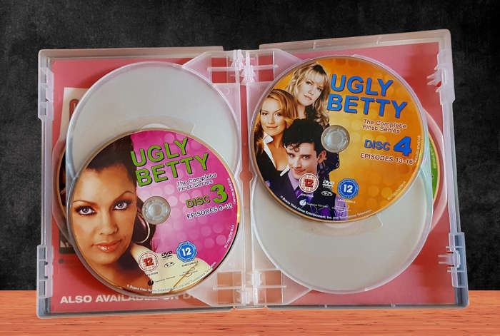 Ugly Betty  The Complete First Season (The Bettyfied Edition)  DVD Box Set  Preloved  Very Good