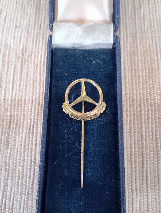 Solid Silver Gold-Plated Mercedes Benz 200 000km Pin Badge