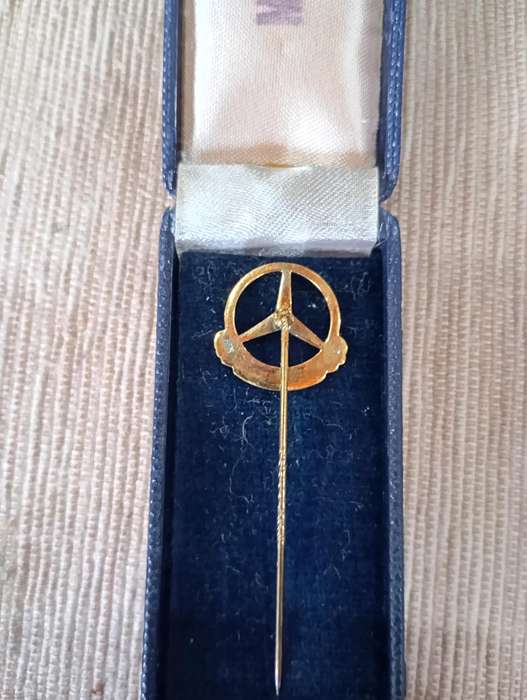Solid Silver Gold-Plated Mercedes Benz 200 000km Pin Badge