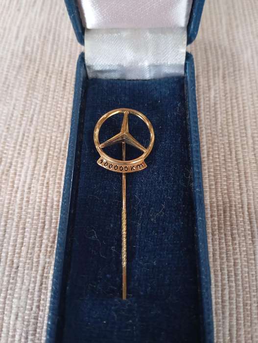 Solid Silver Gold-Plated Mercedes Benz 100 000km Pin Badge