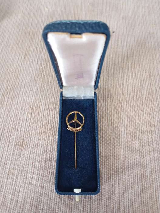 Solid Silver Gold-Plated Mercedes Benz 100 000km Pin Badge