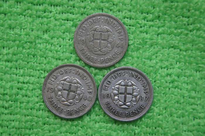 4 Monarch Great Britain Silver 3 Pence Collection - 30 Coins