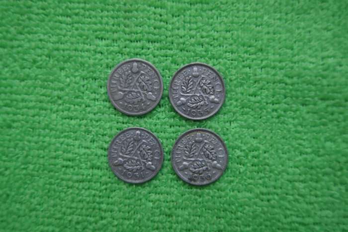 4 Monarch Great Britain Silver 3 Pence Collection - 30 Coins
