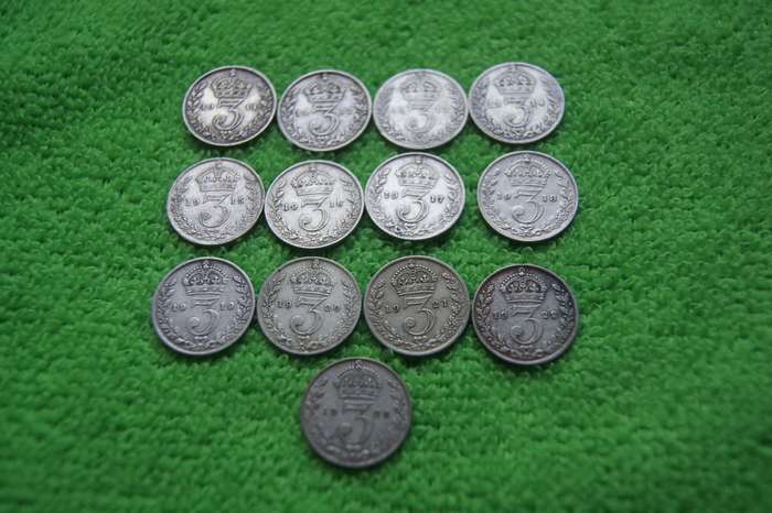 4 Monarch Great Britain Silver 3 Pence Collection - 30 Coins