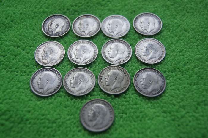 4 Monarch Great Britain Silver 3 Pence Collection - 30 Coins