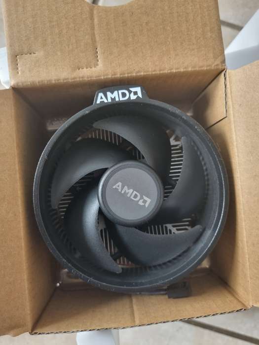 AMD Wraith Stealth Socket AM4 4-Pin Connector CPU Cooler with Aluminium Heatsink