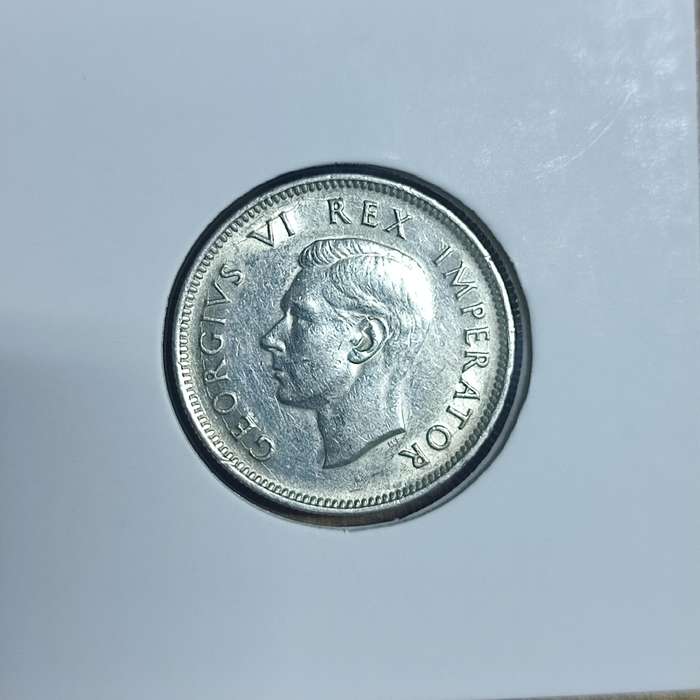 1943 SHILLING 80% SILVER COIN - CRACKED DIE ERROR