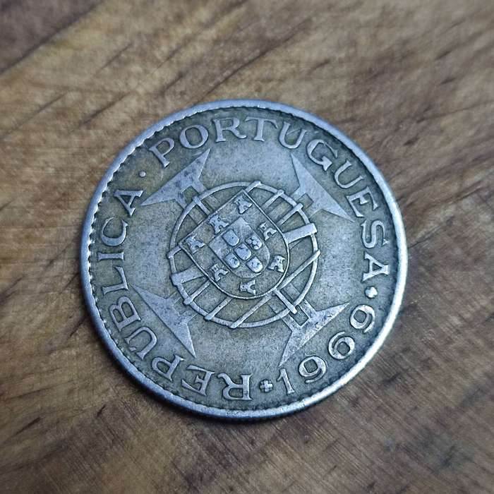 VARIOUS WORLD COIN LOT - SOLD AS LOT