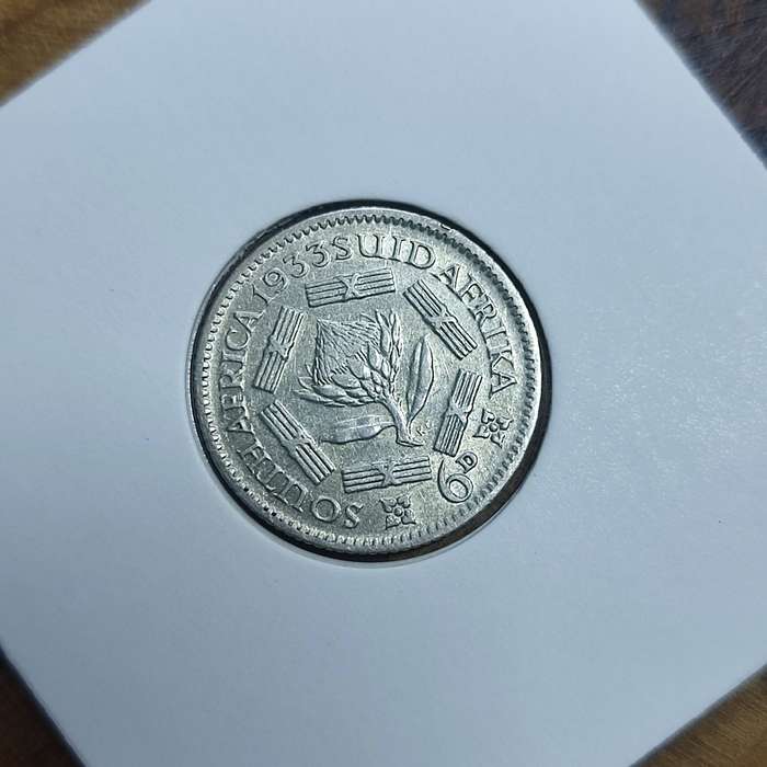 1933 SIXPENCE - GOOD CONDITION!