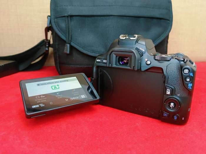 Canon EOS 250D DSLR Camera Kit