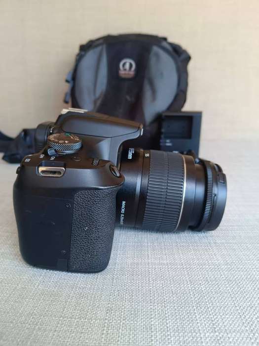  Canon EOS 2000D DSLR Camera