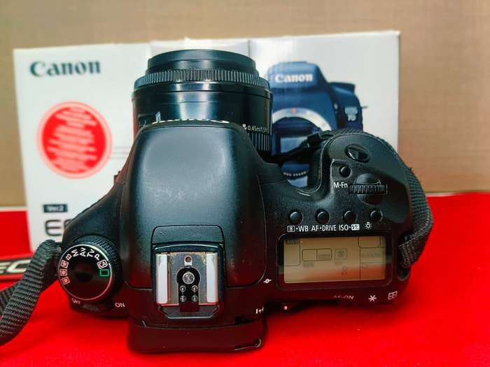 Canon EOS 7D II DSLR Camera Kit